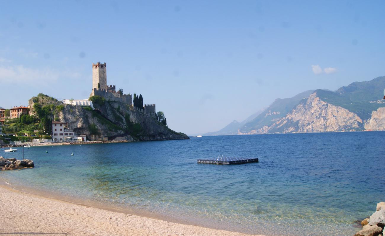 Photo de Paina Beach avec petits galets gris de surface