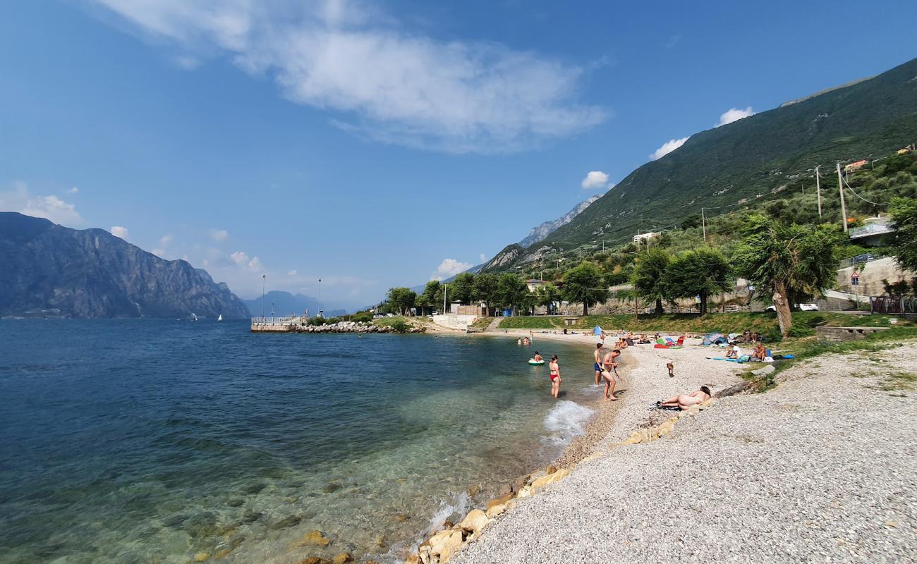 Photo de Spiaggia Lungolago avec galets gris de surface