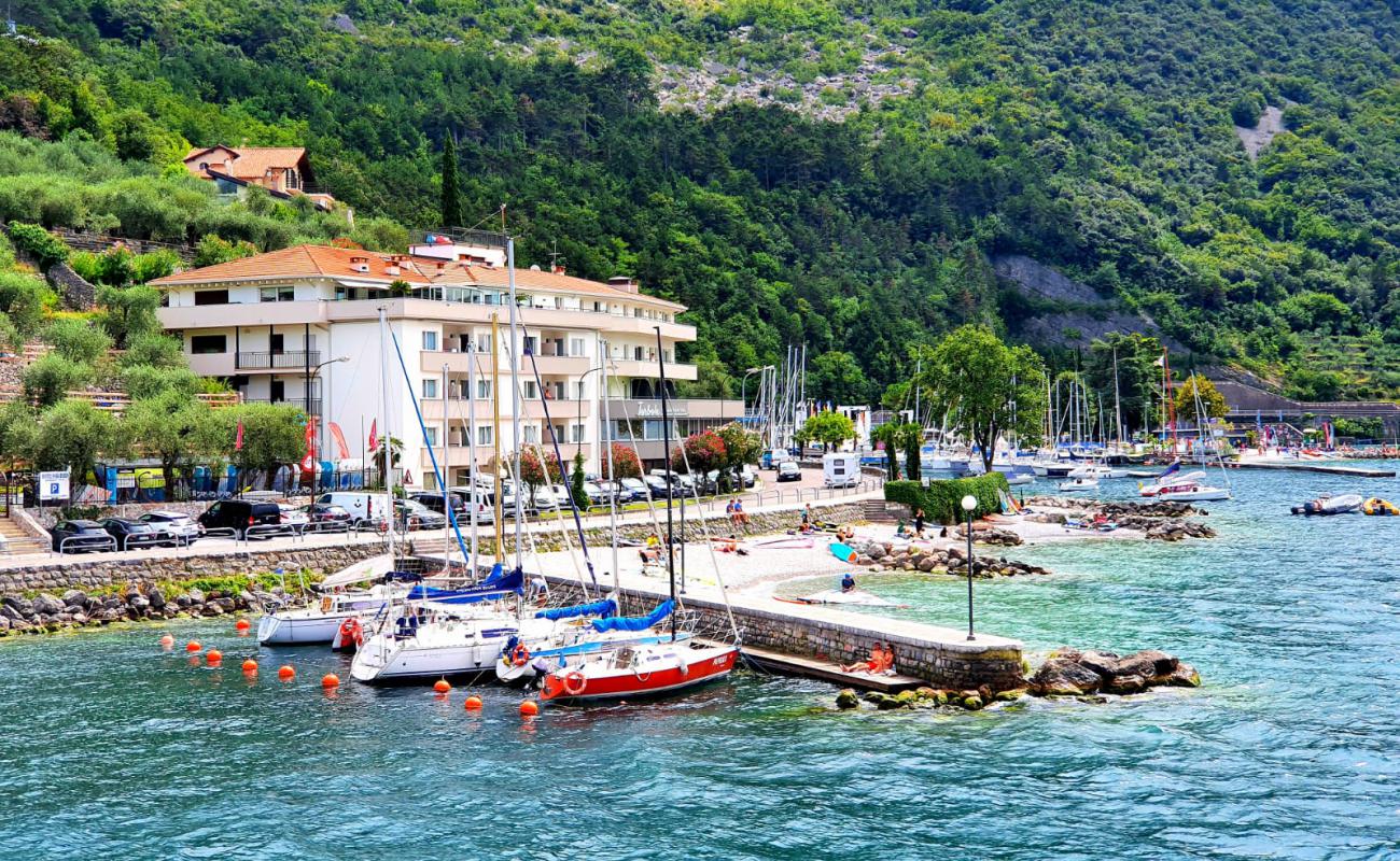 Photo de Conca d'Oro Beach avec petits galets gris de surface
