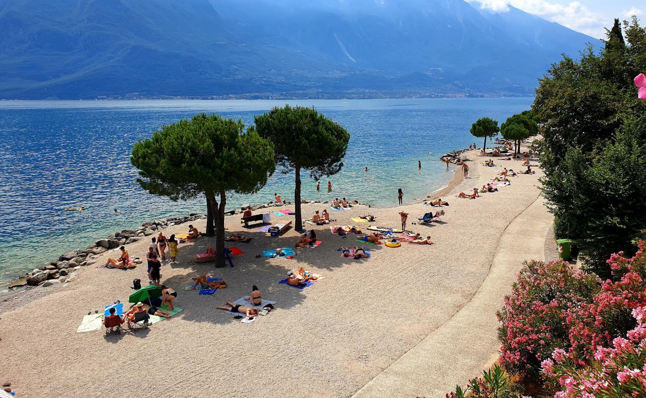 Photo de Spiaggia Cola avec petits galets gris de surface