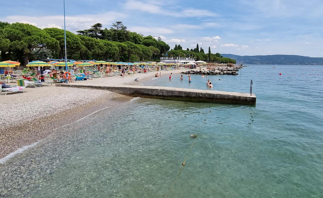 Photo de Spiaggia Lido Azzurro avec caillou fin gris de surface