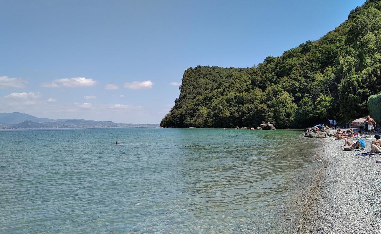 Photo de Spiaggia Pisenze avec caillou gris de surface