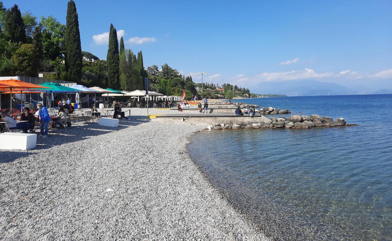 Photo de Lido di Padenghe avec caillou fin gris de surface