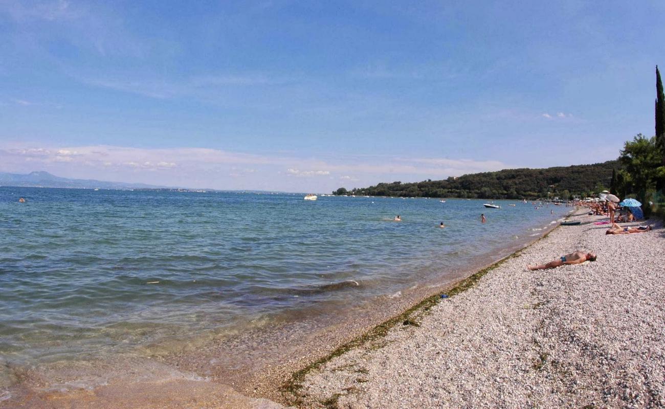 Photo de Padenghe Beach avec caillou fin gris de surface