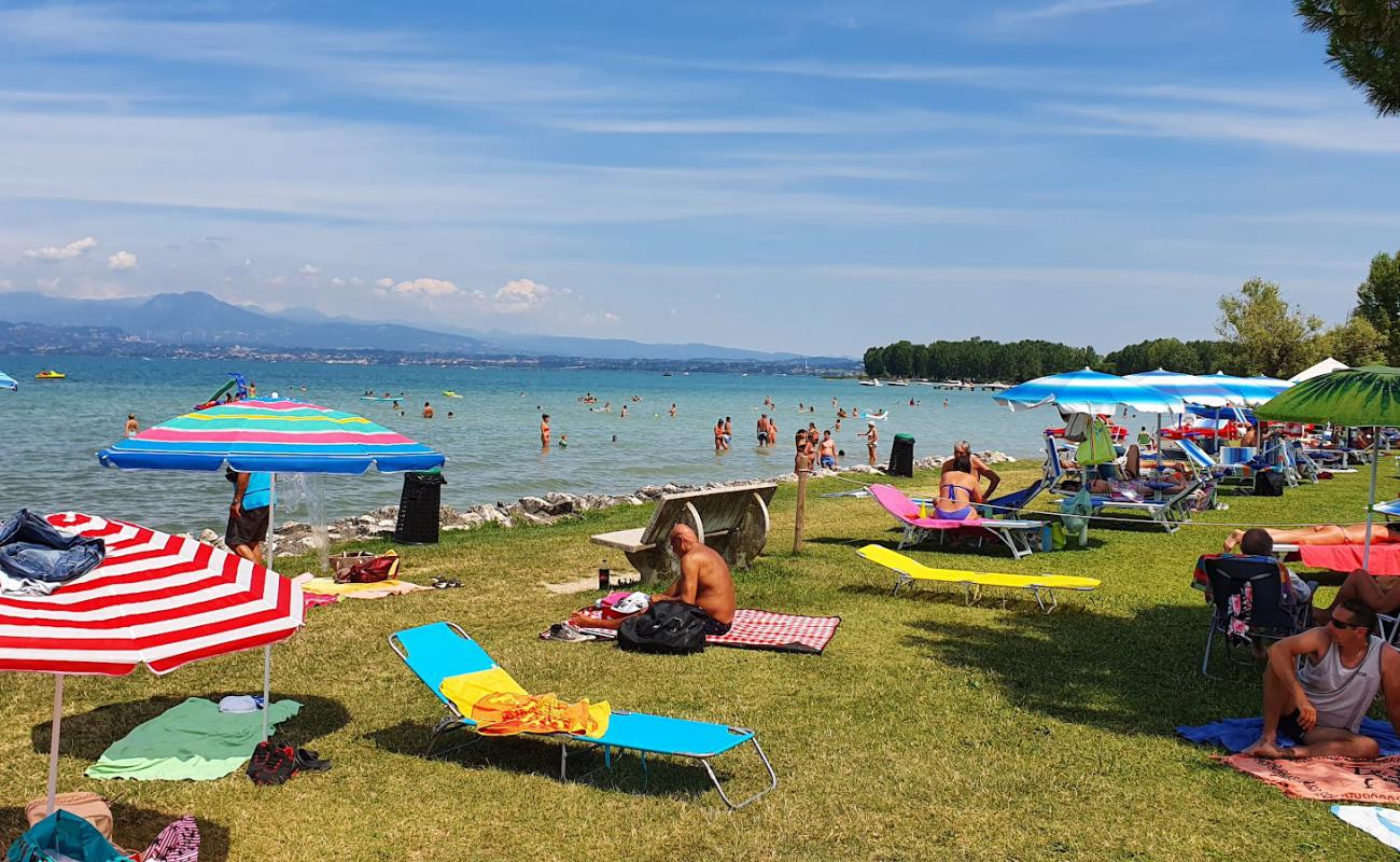 Photo de Spiaggia Lido di Lugana Sirmione avec herbe de surface