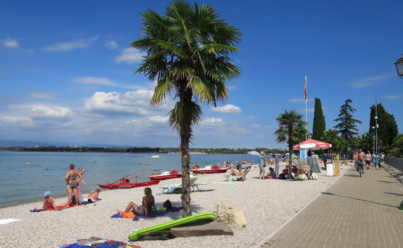 Photo de Spiaggia Dei Capuccini avec caillou fin gris de surface