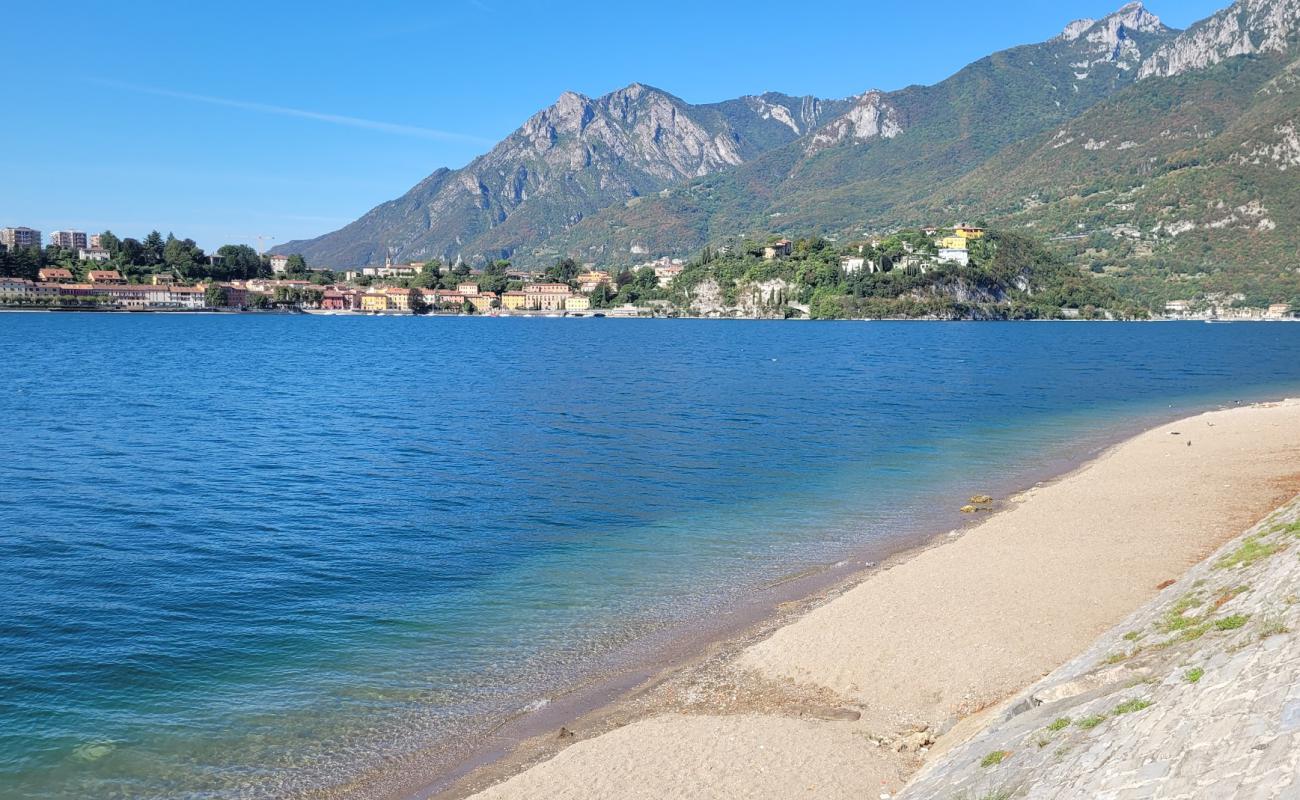 Photo de Spiaggia di Lecco avec caillou clair de surface