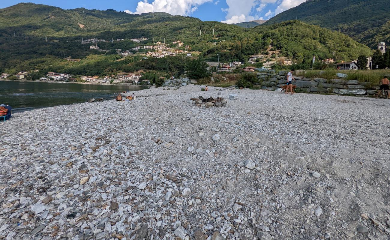 Photo de San Vincenzo Beach avec galets gris de surface