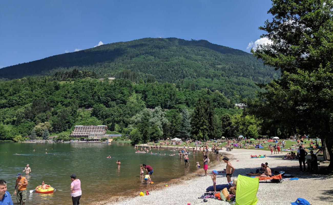 Photo de Spiaggia pubblica di Levico avec caillou fin clair de surface