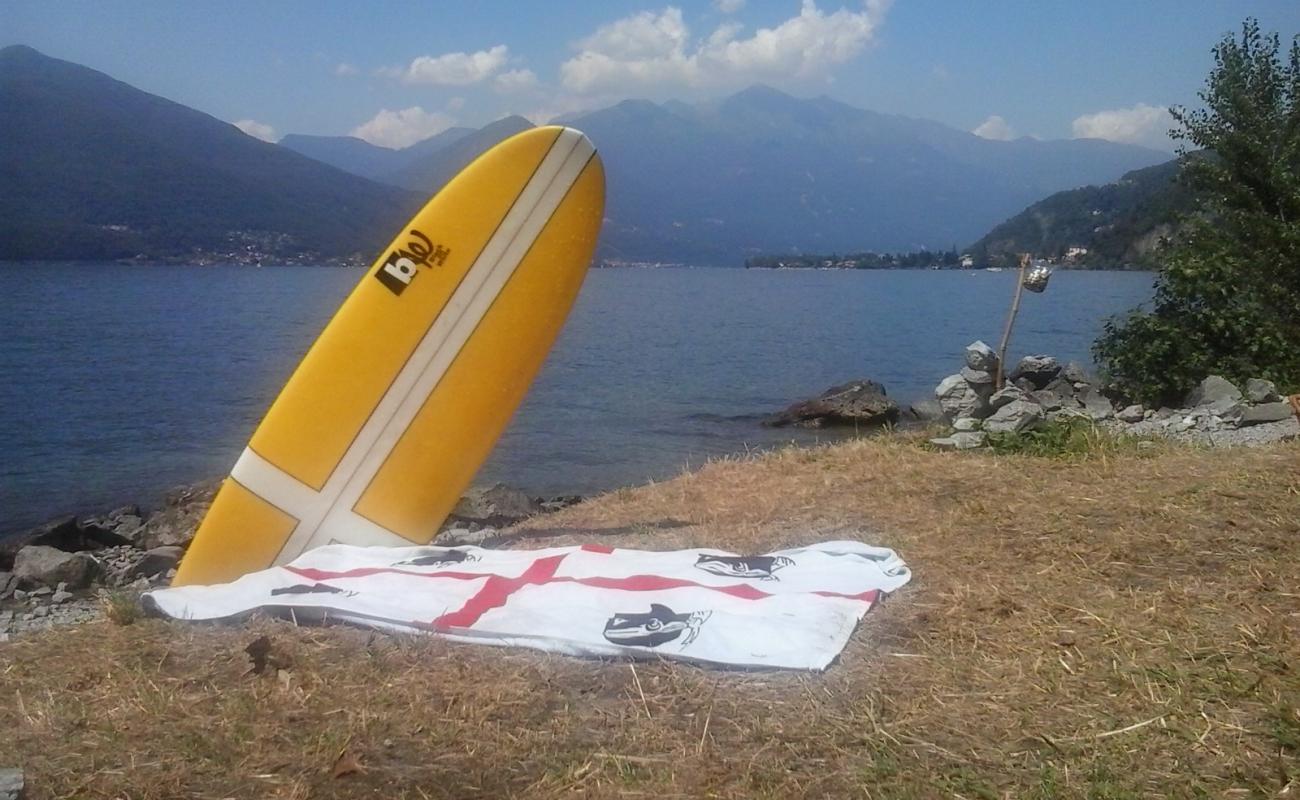 Photo de Spiaggia roccette Colmegna avec caillou clair de surface