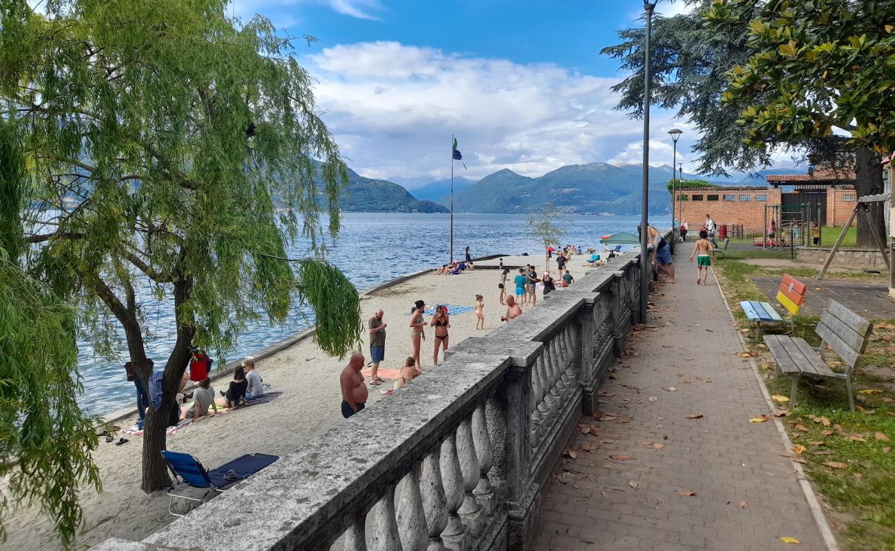 Photo de Spiaggia di Porto Valtravaglia avec caillou gris de surface