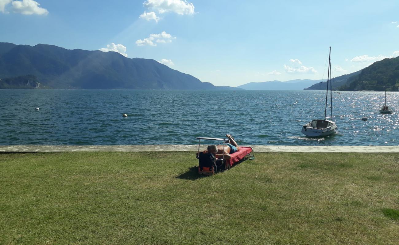 Photo de Spiaggia di Oggebbio avec herbe de surface