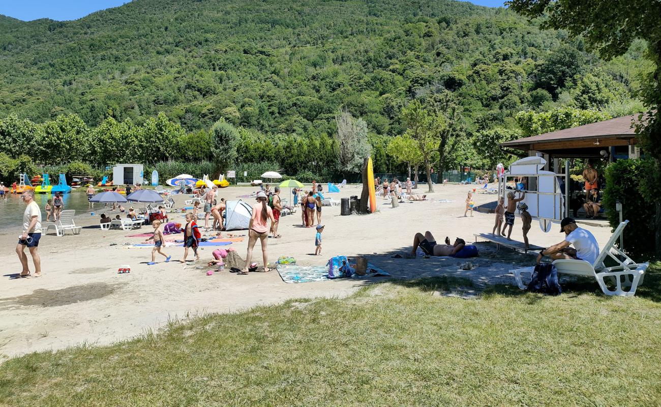 Photo de Spiaggia Samping Continental avec sable lumineux de surface