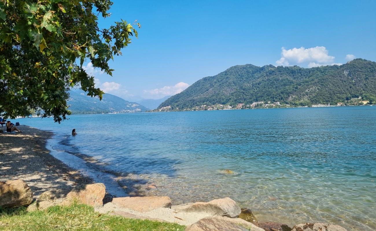 Photo de Lido Brusimpiano avec herbe de surface