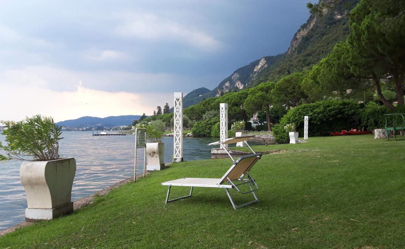 Photo de Eurovil Beach avec herbe de surface