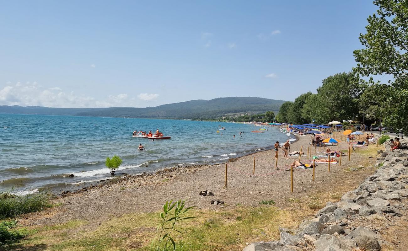 Photo de Spiaggia de Acqua Chiara avec caillou fin gris de surface