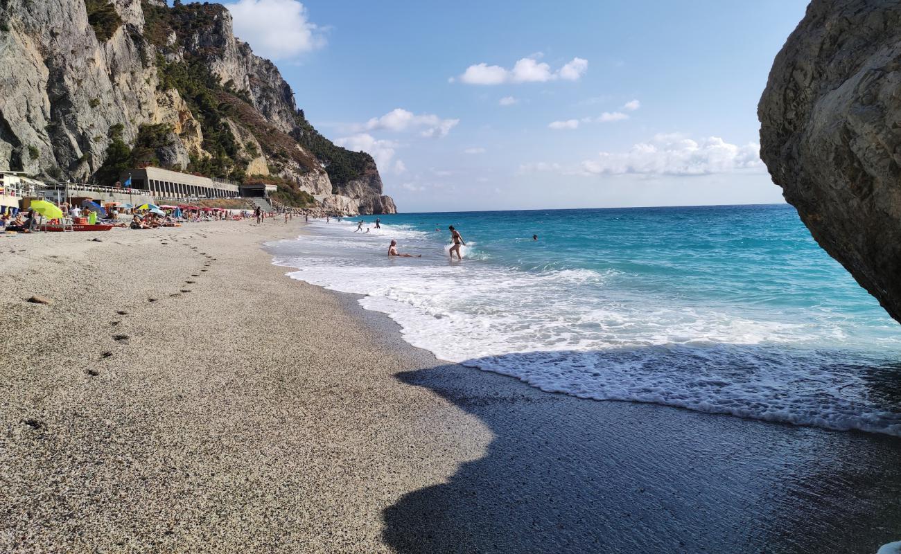 Photo de Spiaggia dei Saraceni avec caillou fin clair de surface