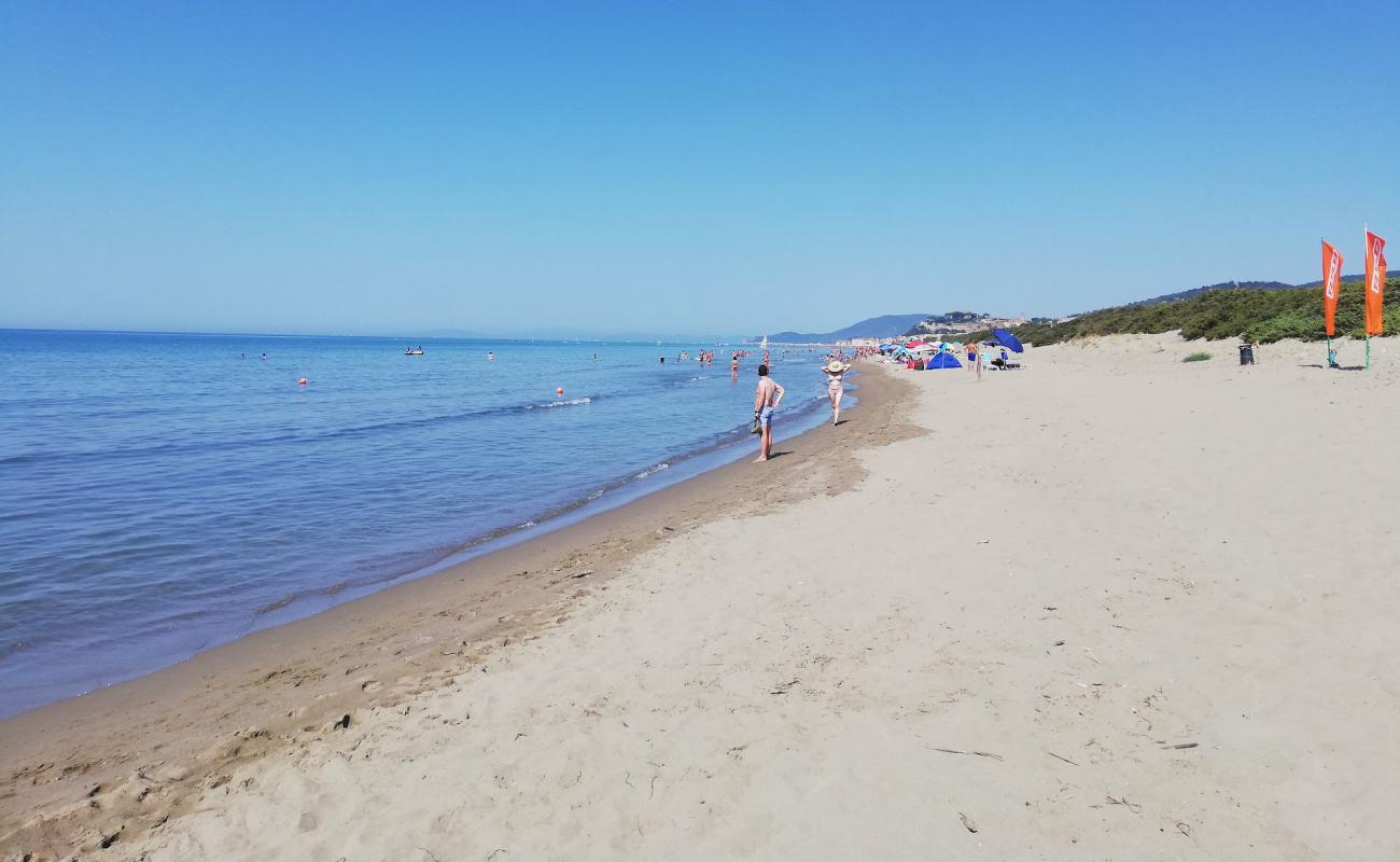 Photo de Spiaggia Delle Marze avec sable lumineux de surface