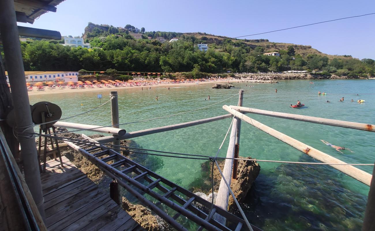 Photo de Spiaggia di Cavalluccio avec sable beige de surface