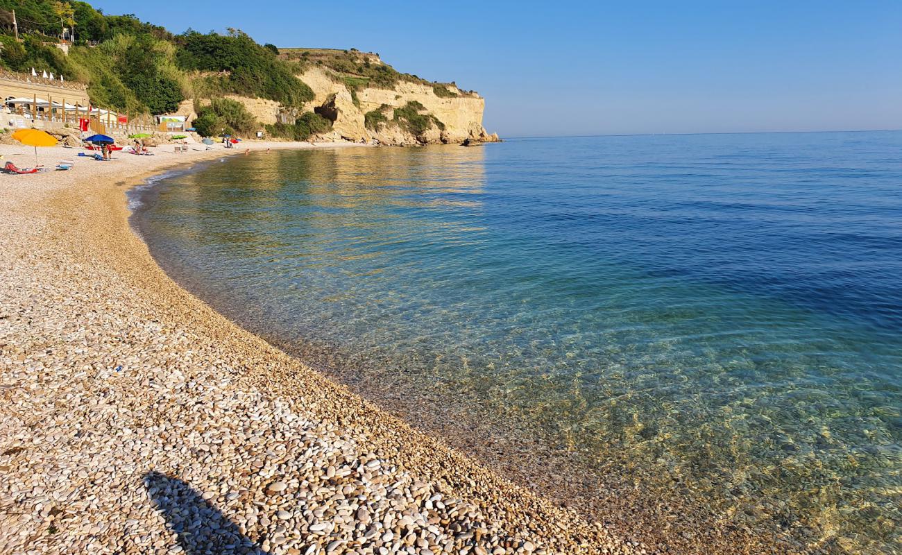 Photo de Ripari di Giobbe Beach avec galets beige de surface