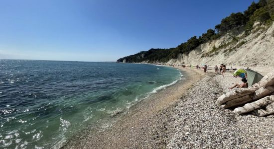 Spiaggia Sassi Neri