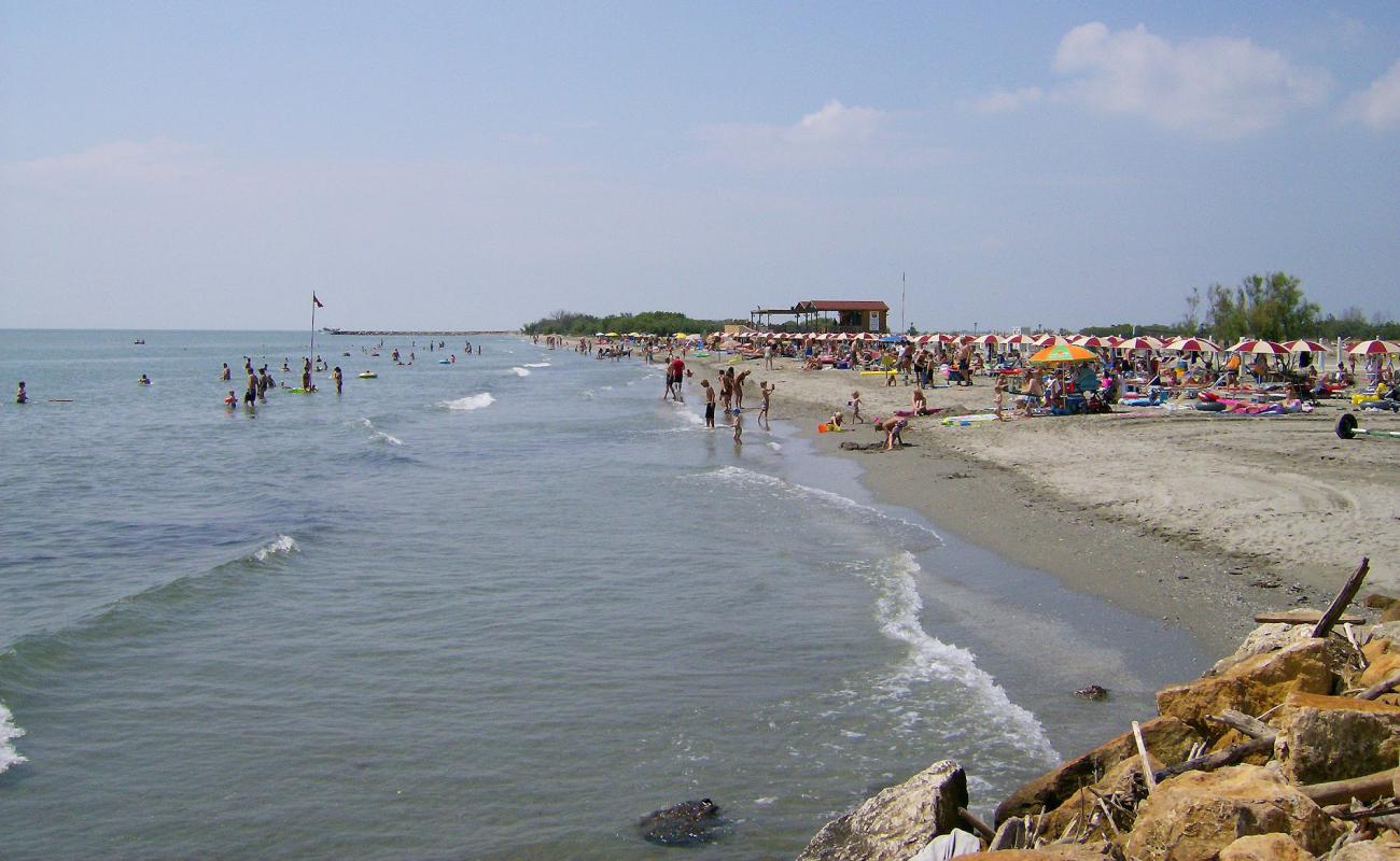 Photo de Spiaggia Delle Conchiglie avec sable lumineux de surface