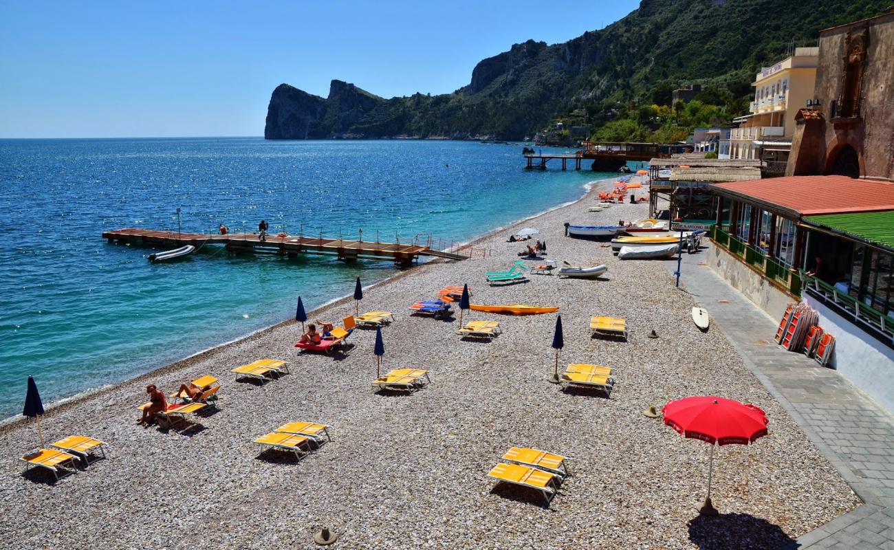 Photo de Plage de Nerano avec caillou gris de surface