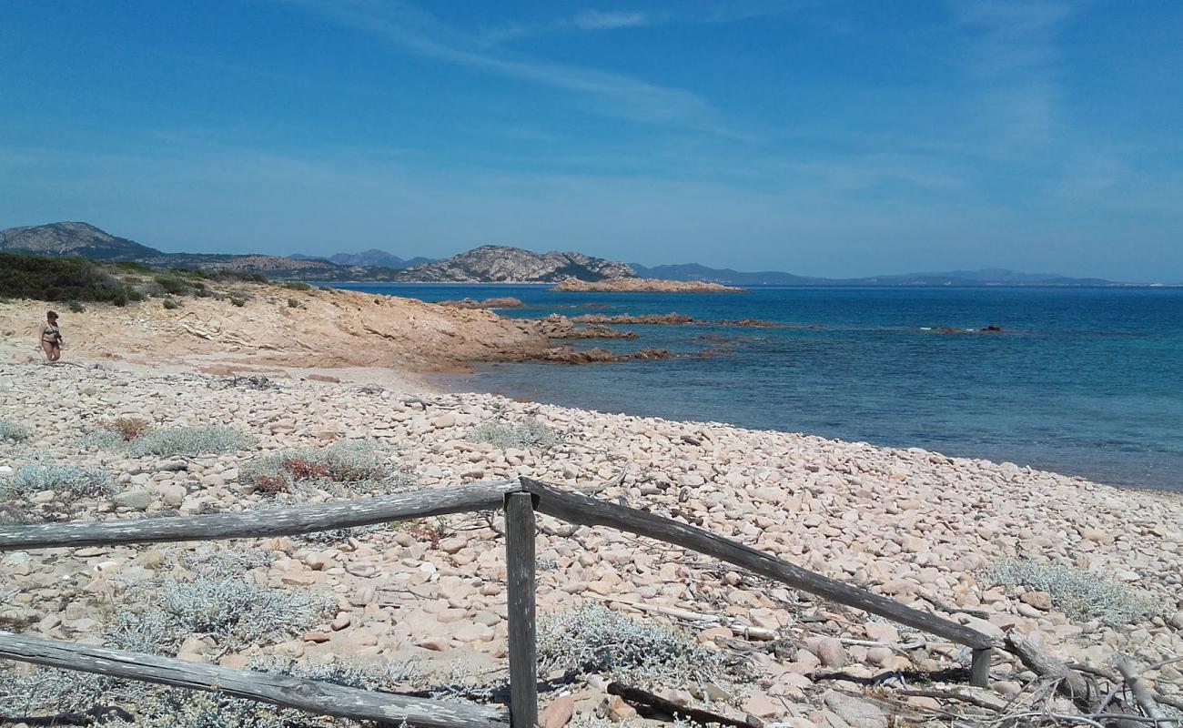 Photo de Spiaggia dell'isola dei Topi avec roches de surface