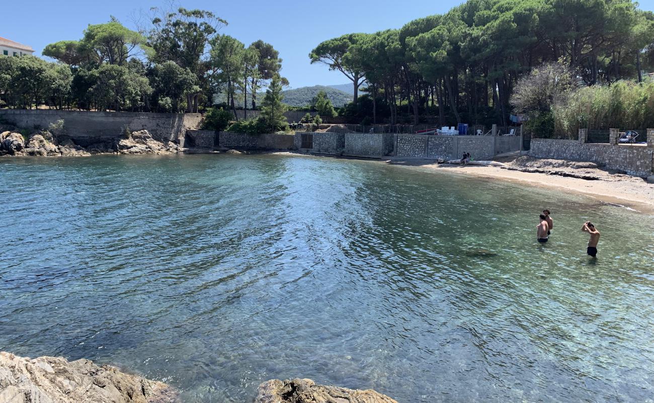 Photo de Cala delle Alghe avec caillou fin clair de surface