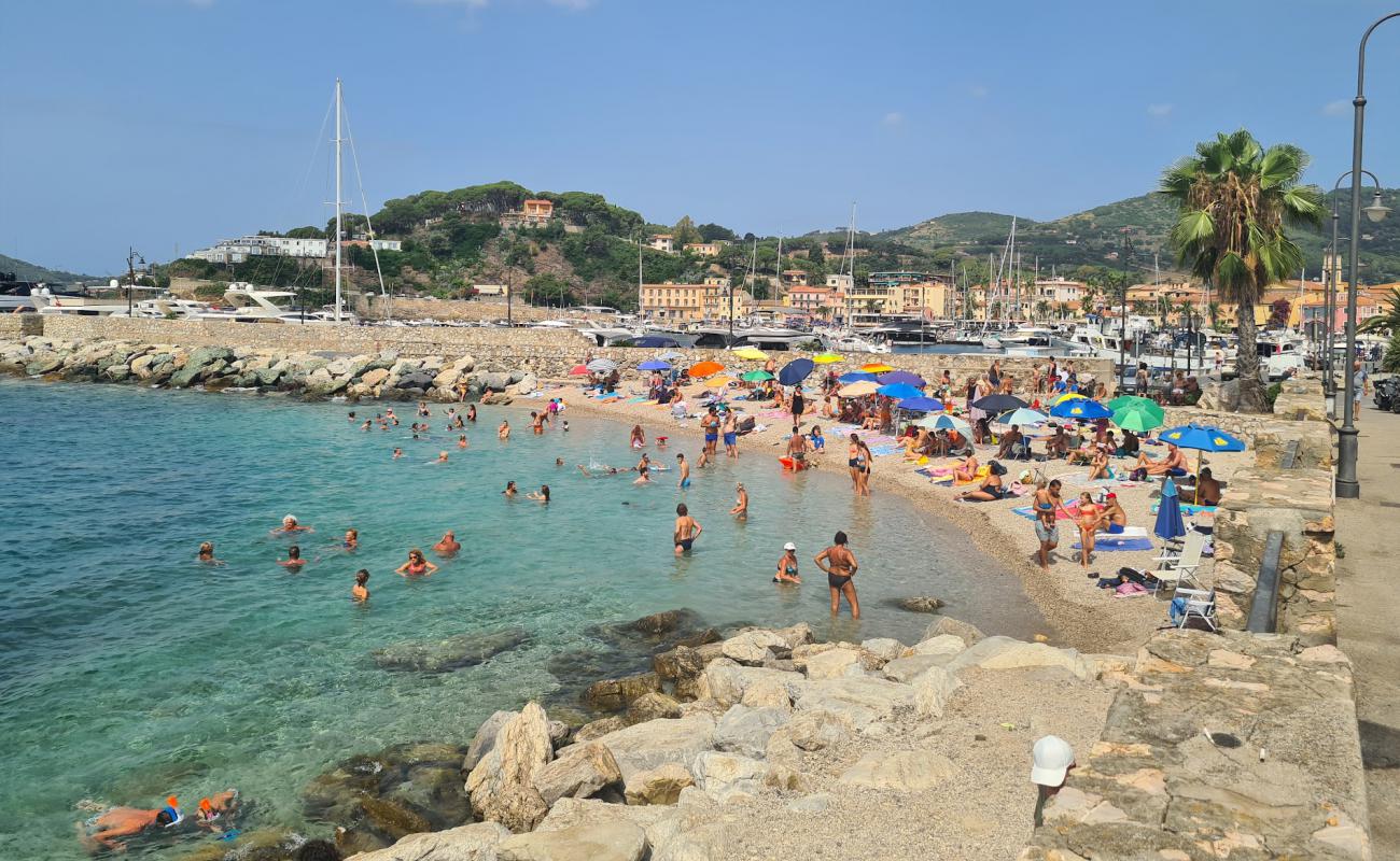 Photo de Spiaggia della Pianotta avec caillou fin clair de surface