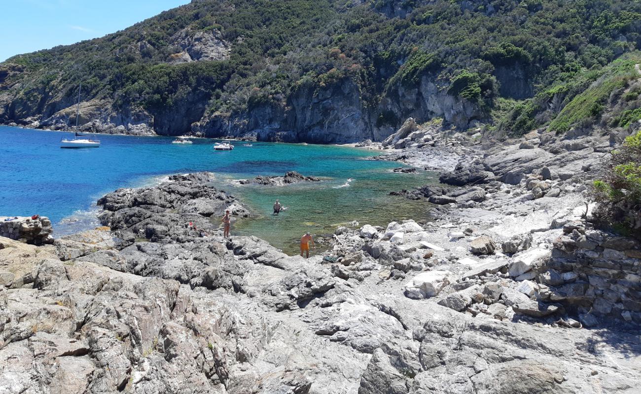 Photo de Spiaggia dello Stagnone avec roches de surface