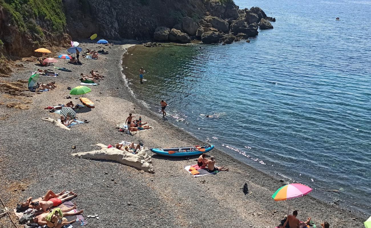 Photo de Spiaggia Canata avec caillou fin gris de surface