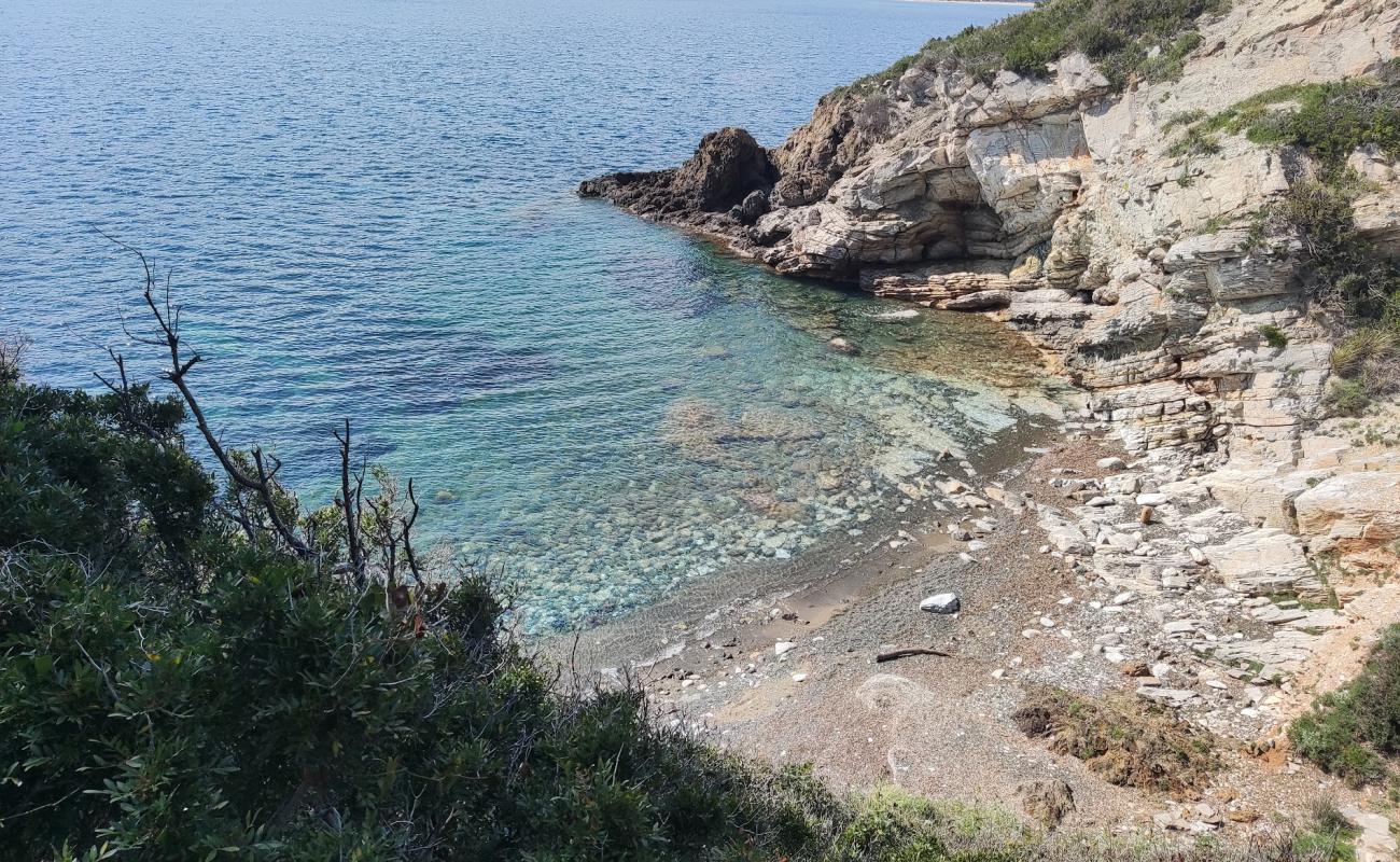 Photo de Cala Chiara avec roches de surface