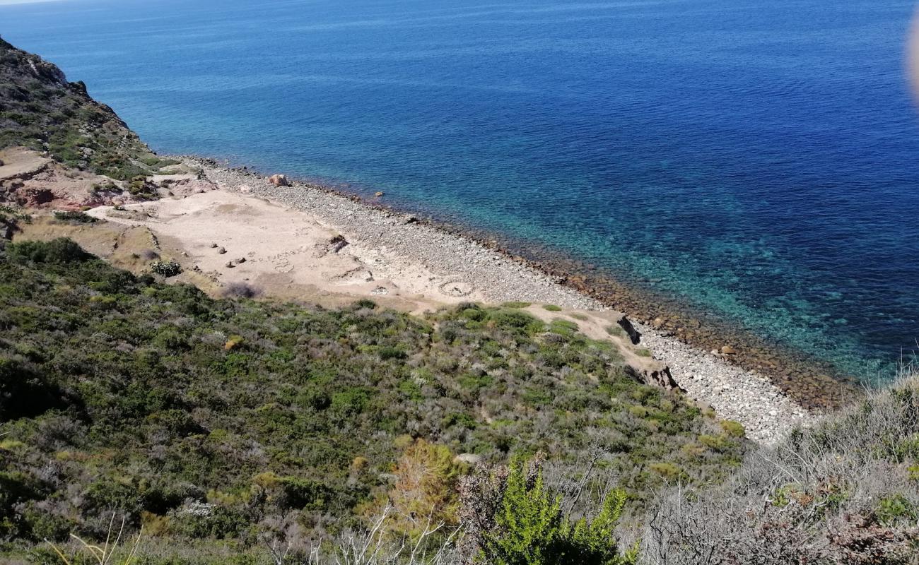 Photo de Spiaggia della Calcara avec roches de surface