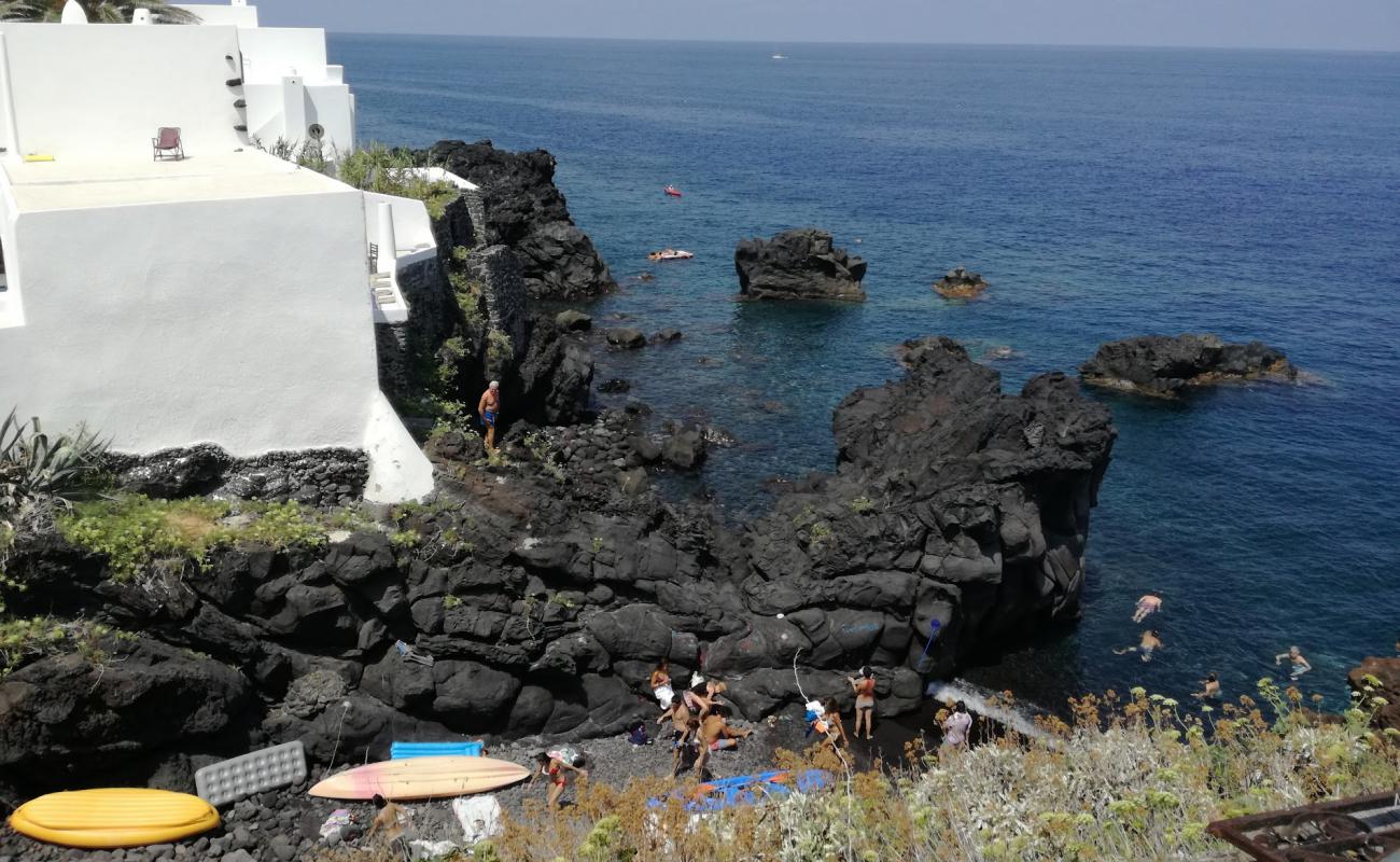 Photo de Scalo dei Balordi Beach avec terrain rocheux de surface
