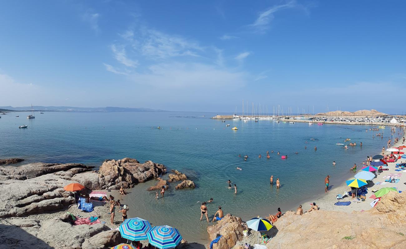 Photo de Spiaggia del Porto avec sable lumineux de surface