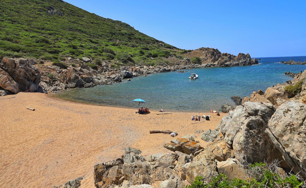 Photo de Spiaggia di Cala Faa avec sable lumineux de surface