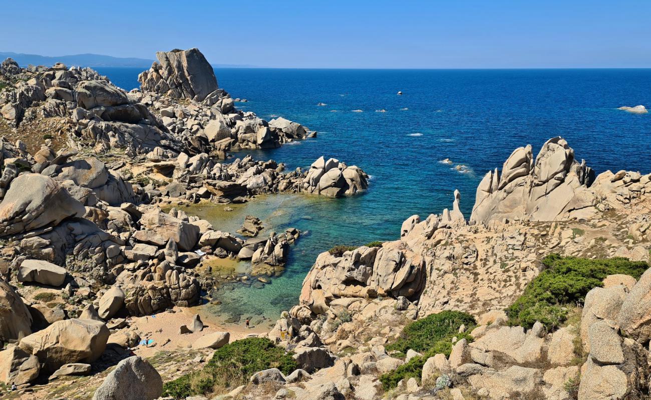 Photo de Spiaggia Cala Francese avec sable lumineux de surface