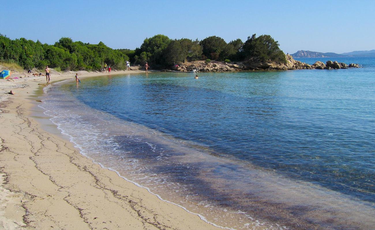 Photo de Le Piscine Beach avec sable blanc de surface