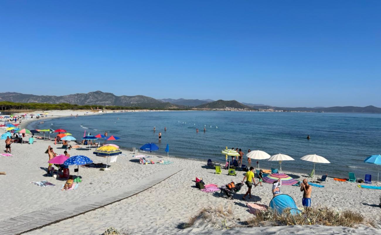 Photo de Santa Lucia Beach avec sable fin blanc de surface