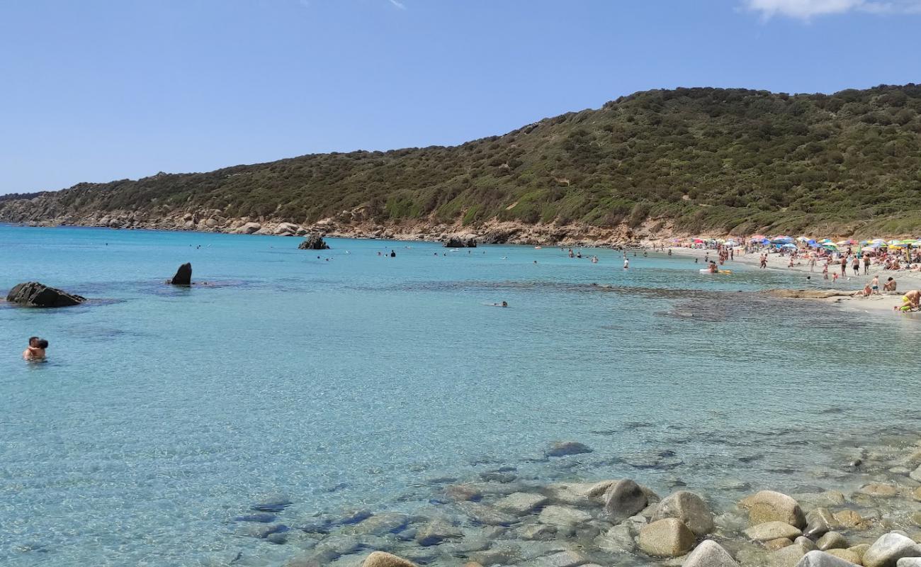 Photo de Spiaggia di Capo Carbonara avec sable lumineux de surface