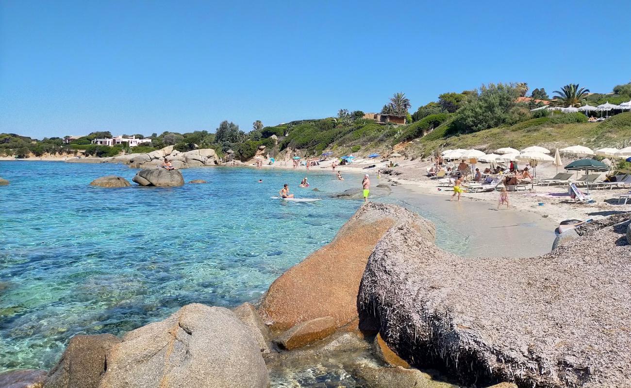 Photo de Cala Caterina Beach avec sable beige de surface
