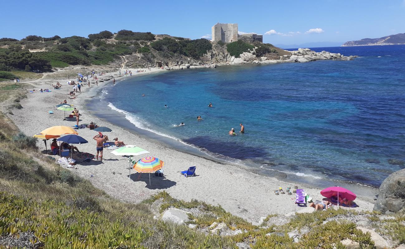 Photo de Spiaggia della Fortezza avec sable lumineux de surface