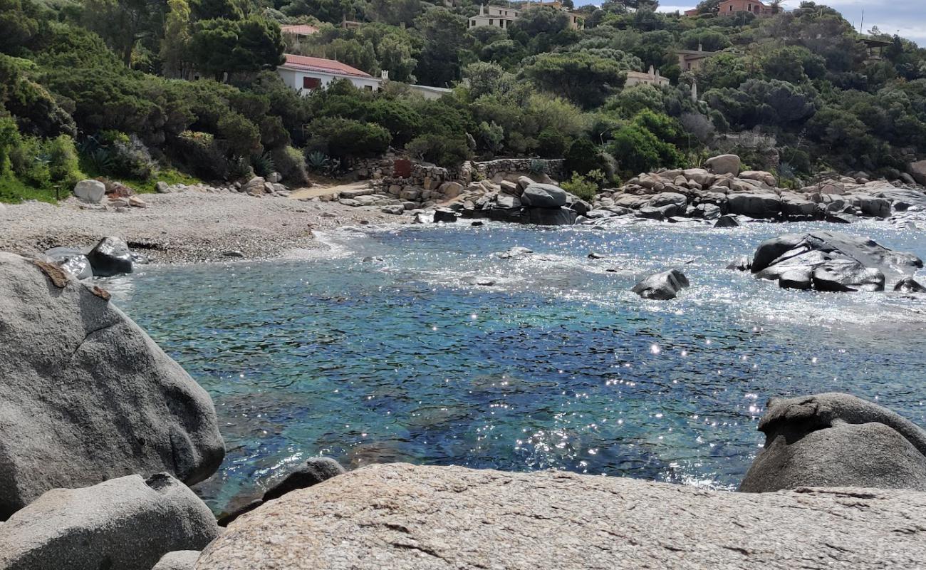 Photo de Caletta di Baccu Mandara avec galets gris de surface