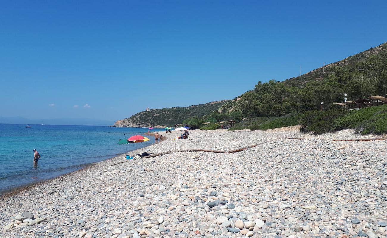 Photo de Is Canaleddus Beach avec galets gris de surface
