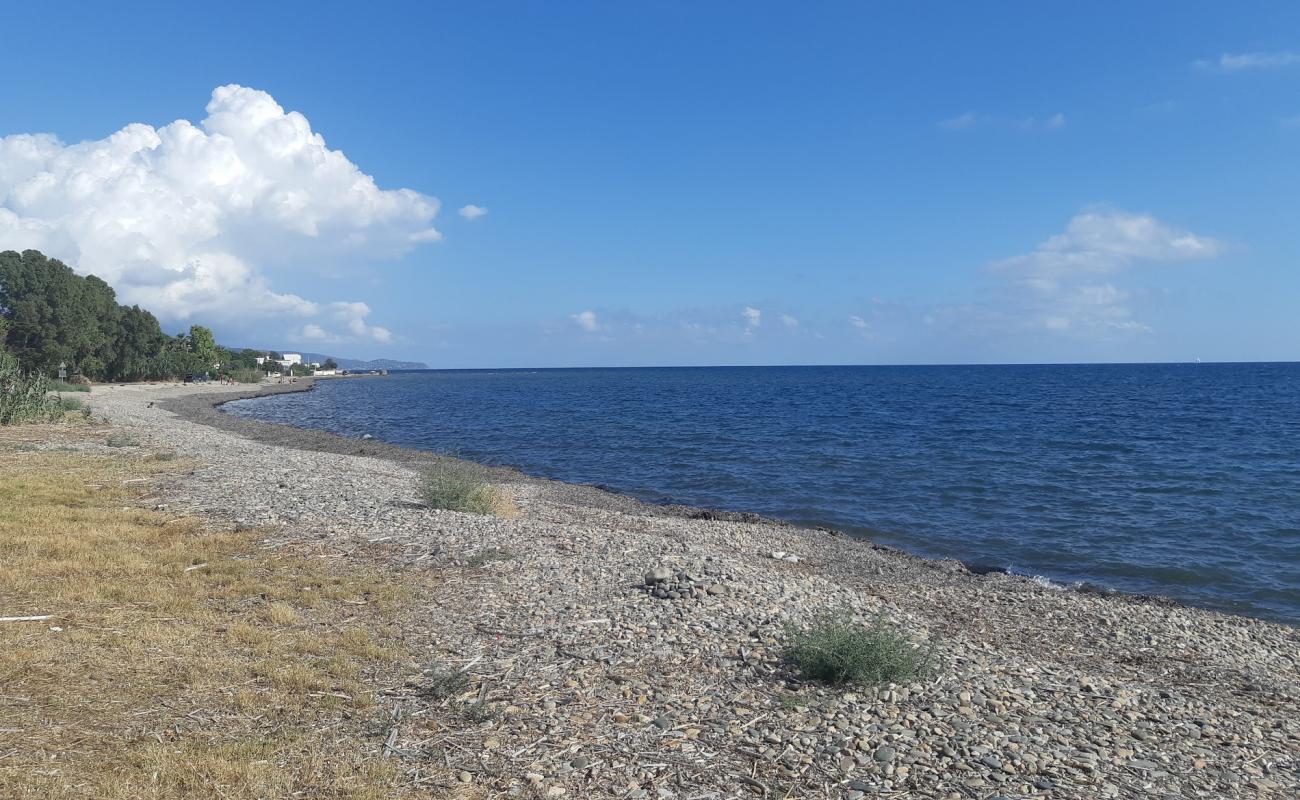 Photo de Sa Tiacca Beach avec petits galets gris de surface