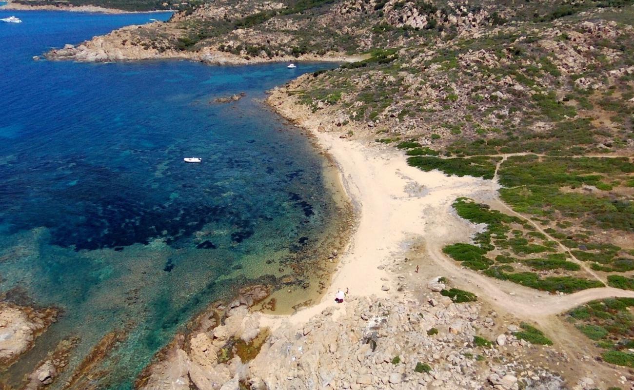 Photo de Spiaggia di Ferraglione avec sable lumineux de surface