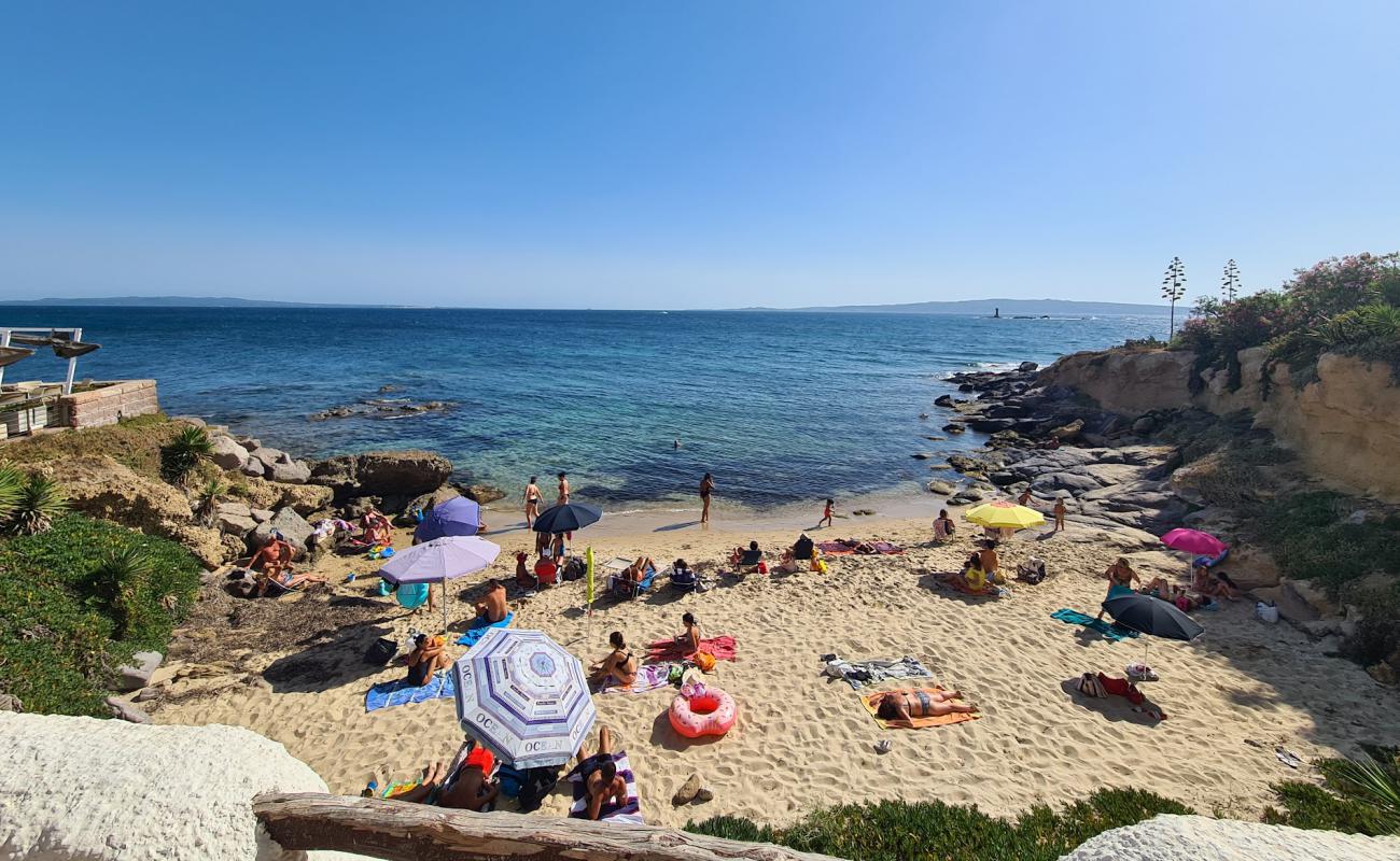 Photo de La Caletta Beach avec sable beige de surface