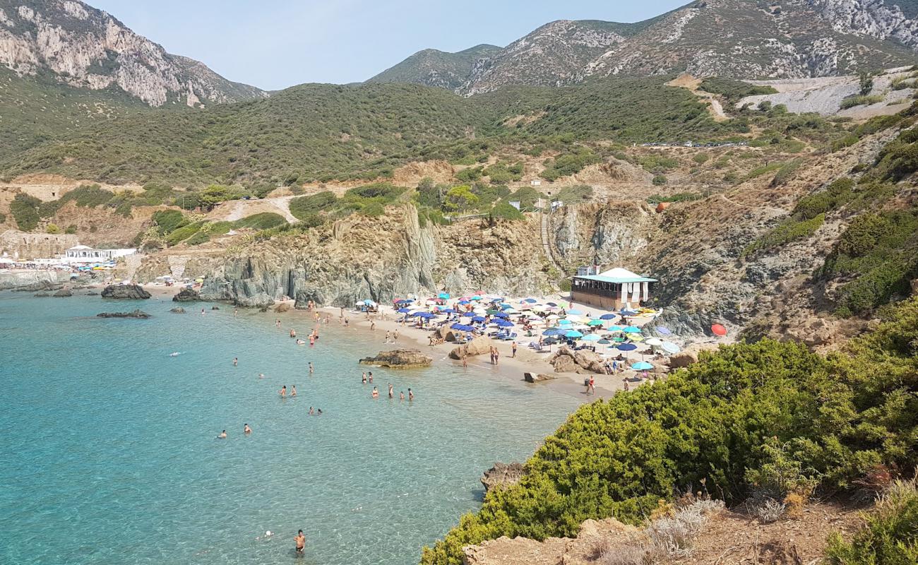 Photo de Porto Cauli Beach avec sable beige de surface