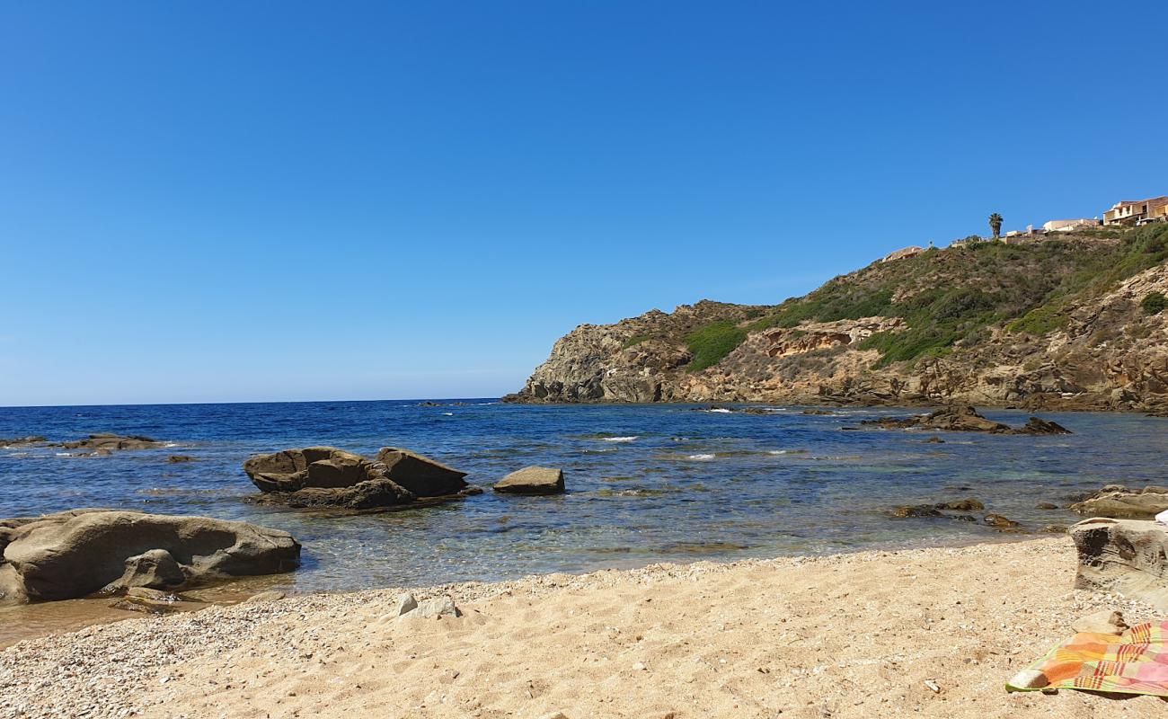 Photo de Cala Is Cannisonis Beach avec sable beige & pierres de surface